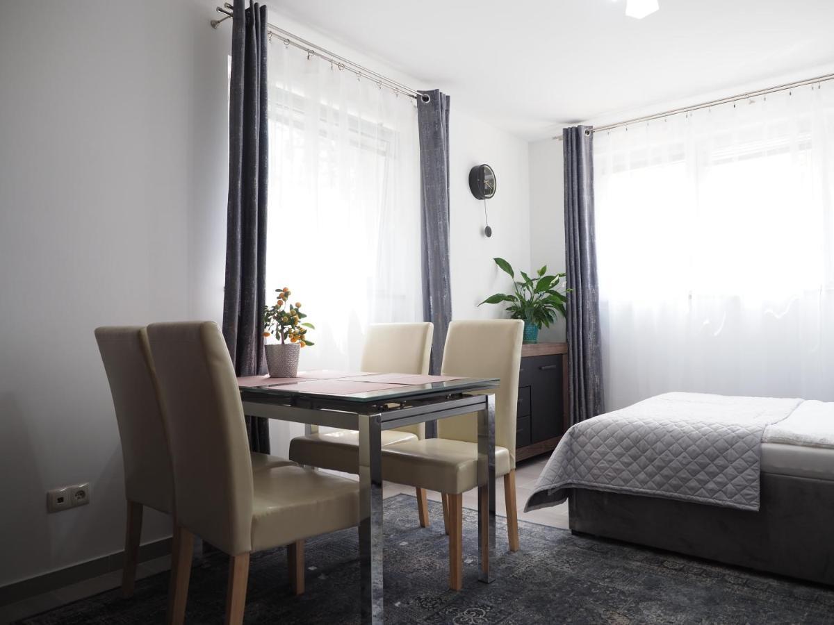 Adobe Apartment - Przytulny I Free Parking วรอตซวาฟ ภายนอก รูปภาพ